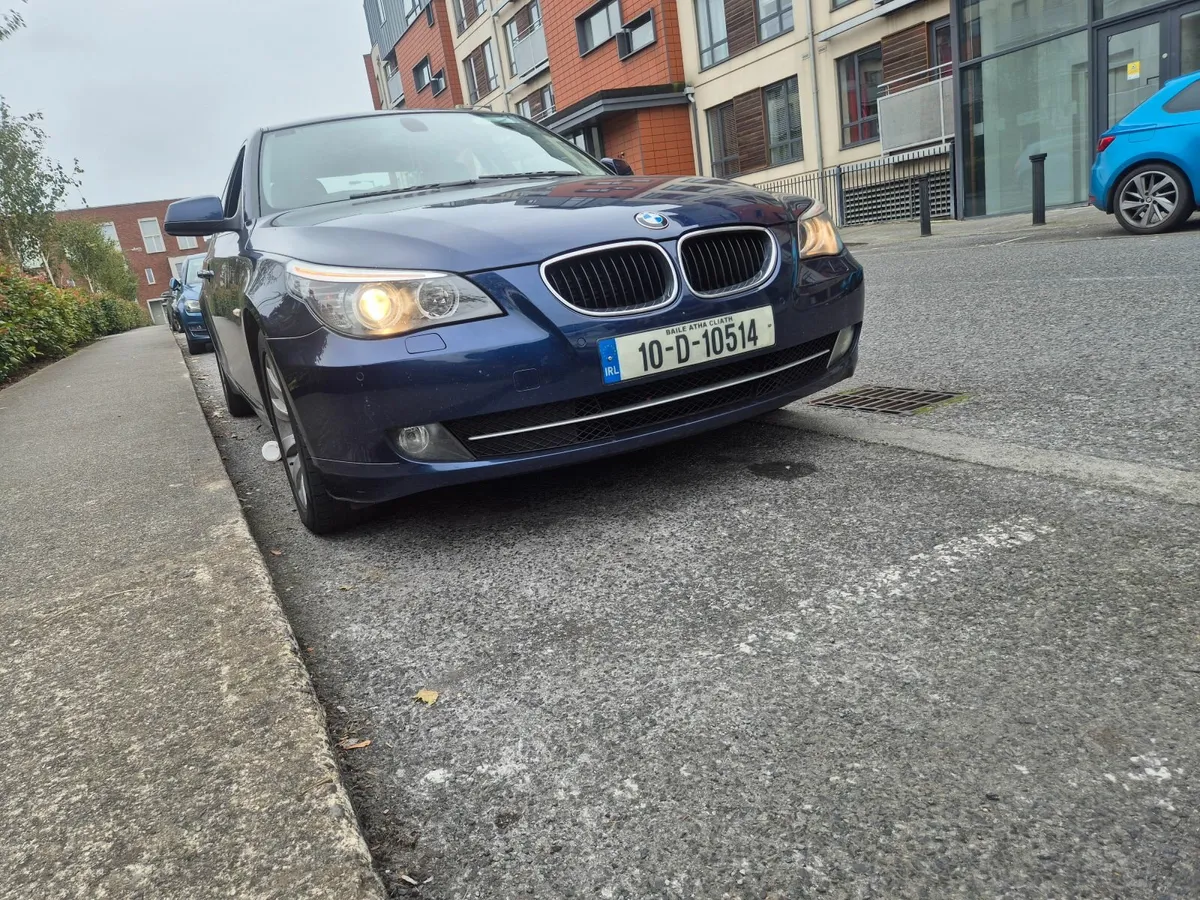 BMW 5-Series 2010 - Image 1