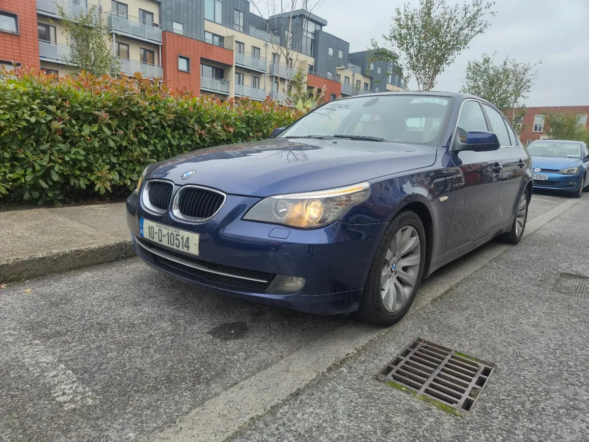 BMW 5-Series 2010 - Image 2
