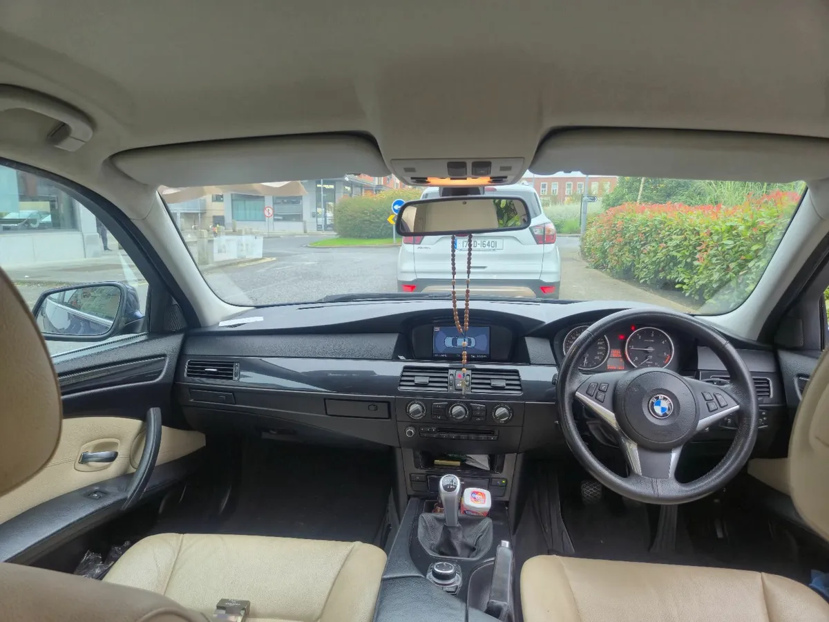 BMW 5-Series 2010 - Image 3