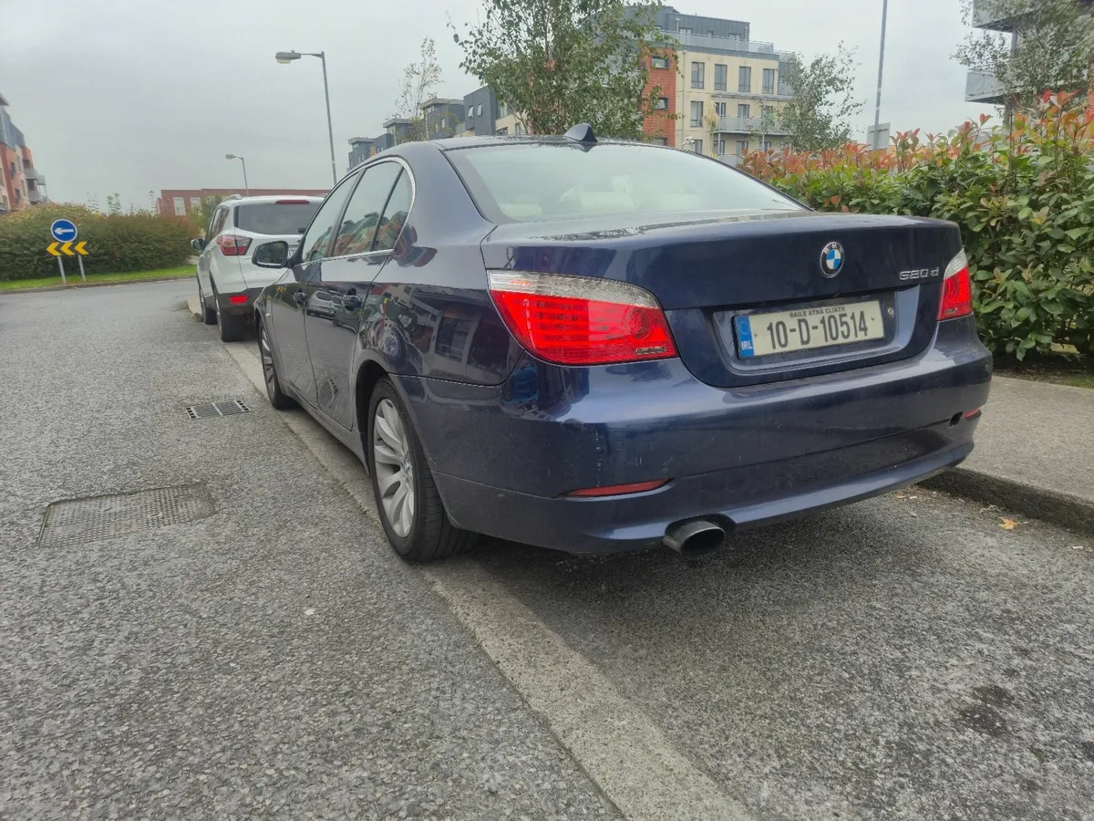 BMW 5-Series 2010 - Image 4