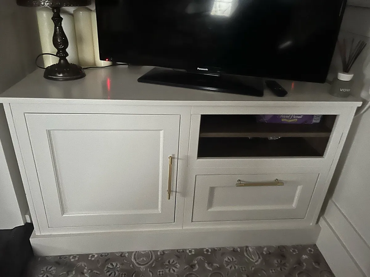 TV unit - Image 1