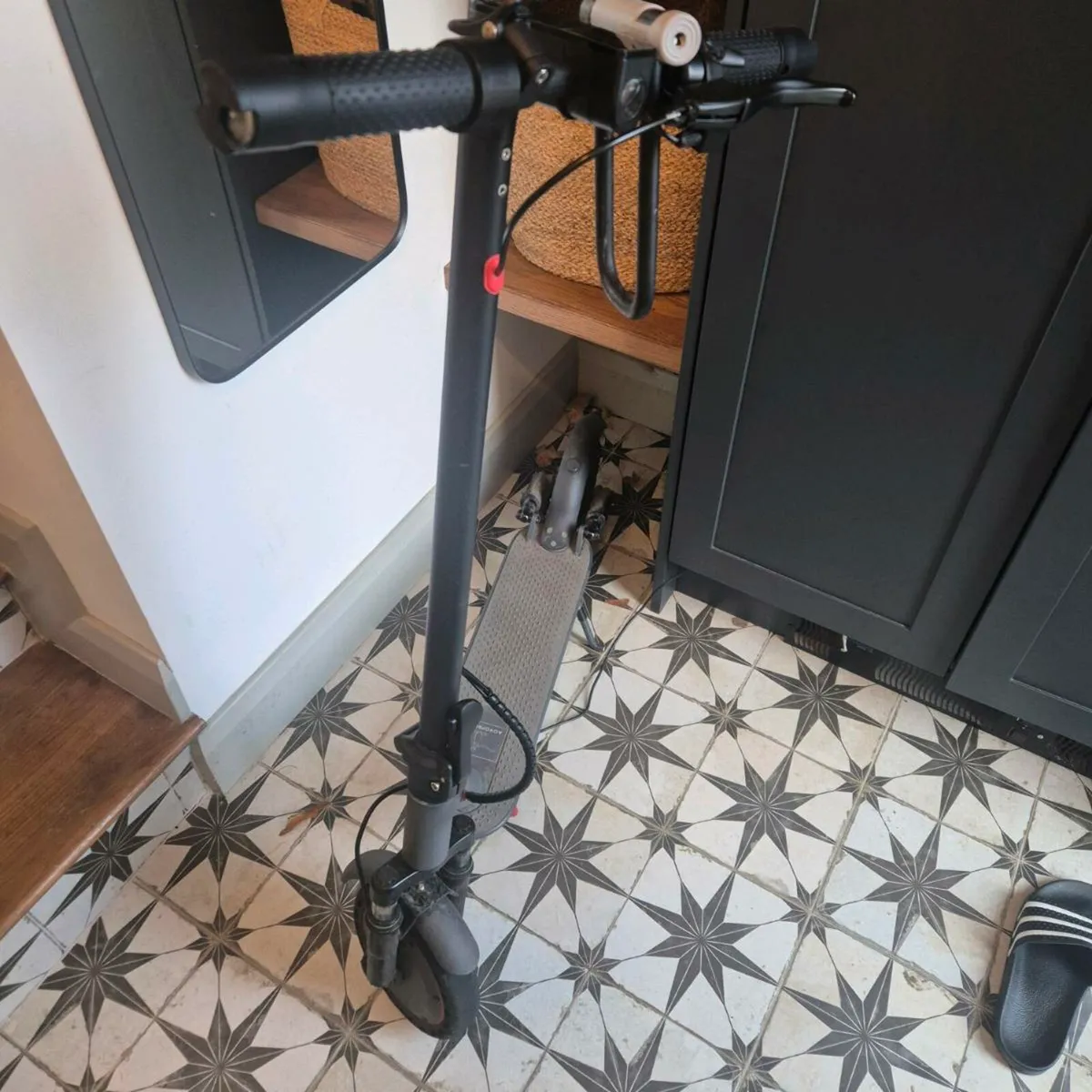 2 escooters  segway ninebot + avopro - Image 2