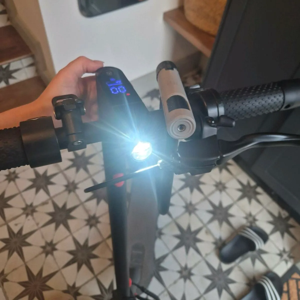 2 escooters  segway ninebot + avopro - Image 4