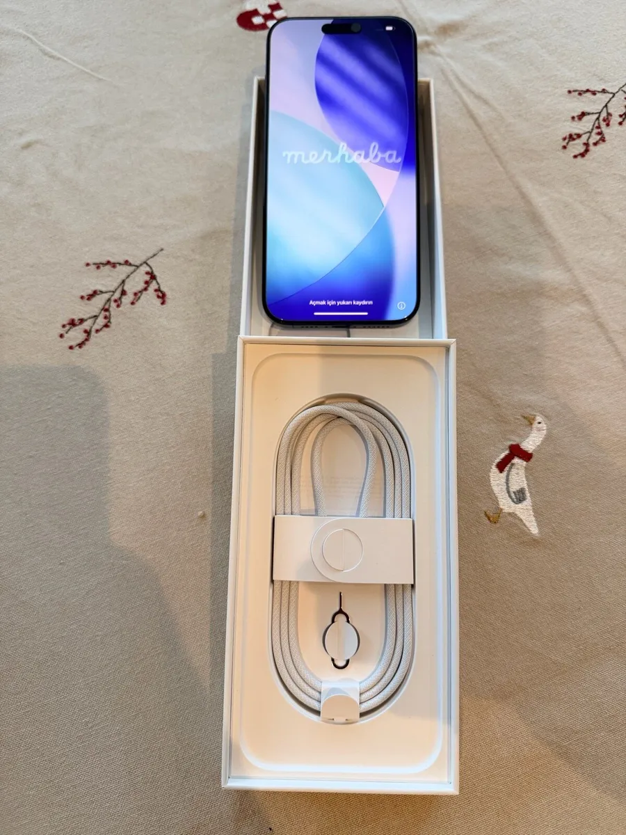 iPhone 16 Pro Max - Image 2