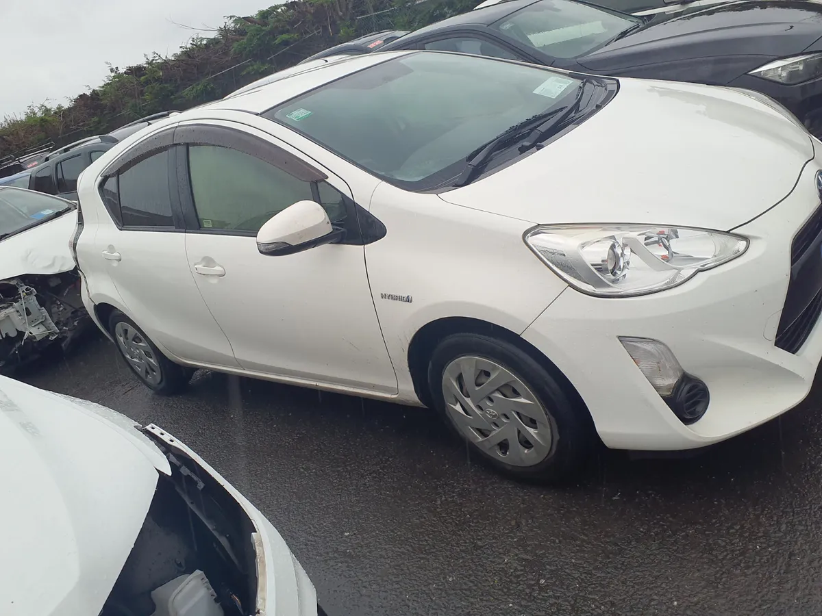 2016 Toyota Aqua - Image 2