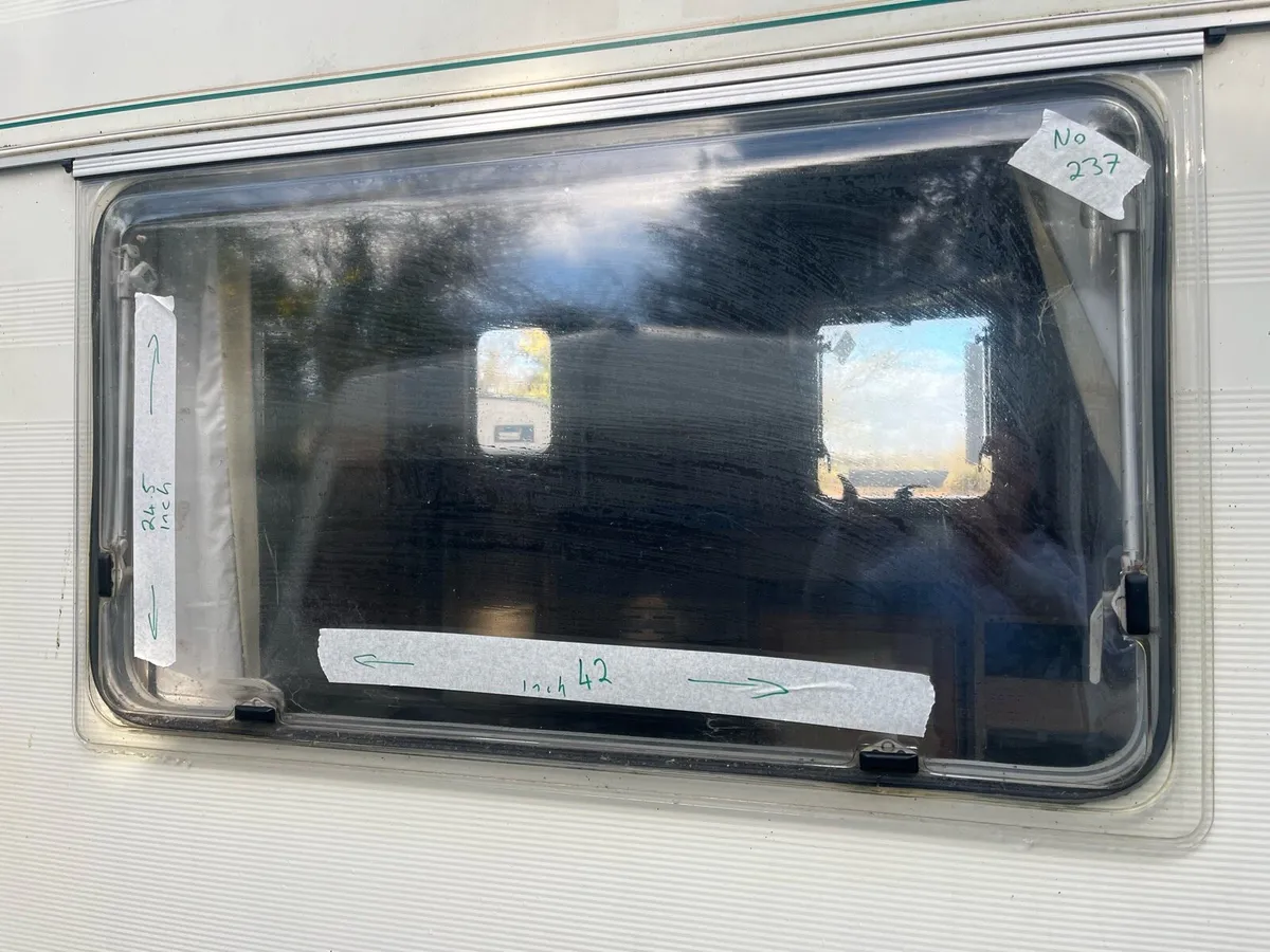 Caravan parts and windows - Image 1