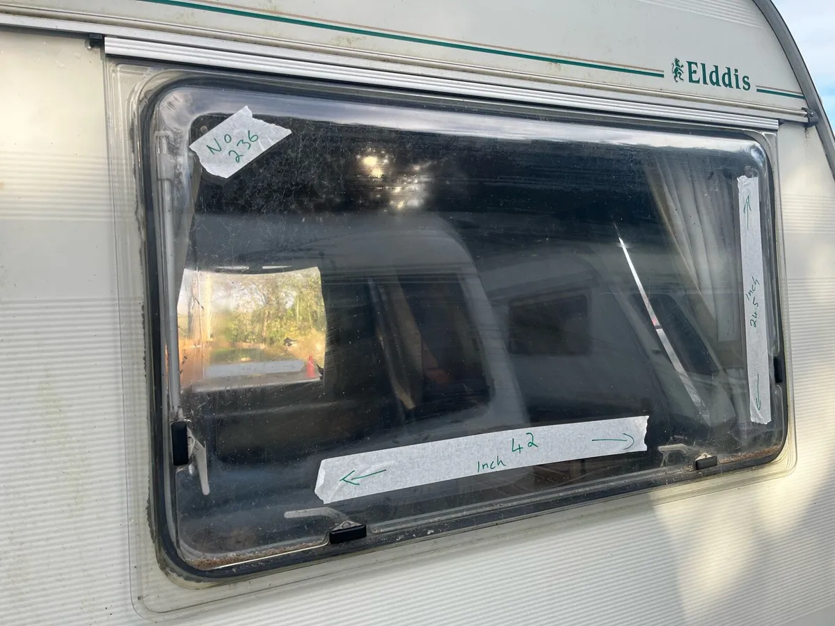 Caravan parts and windows - Image 2