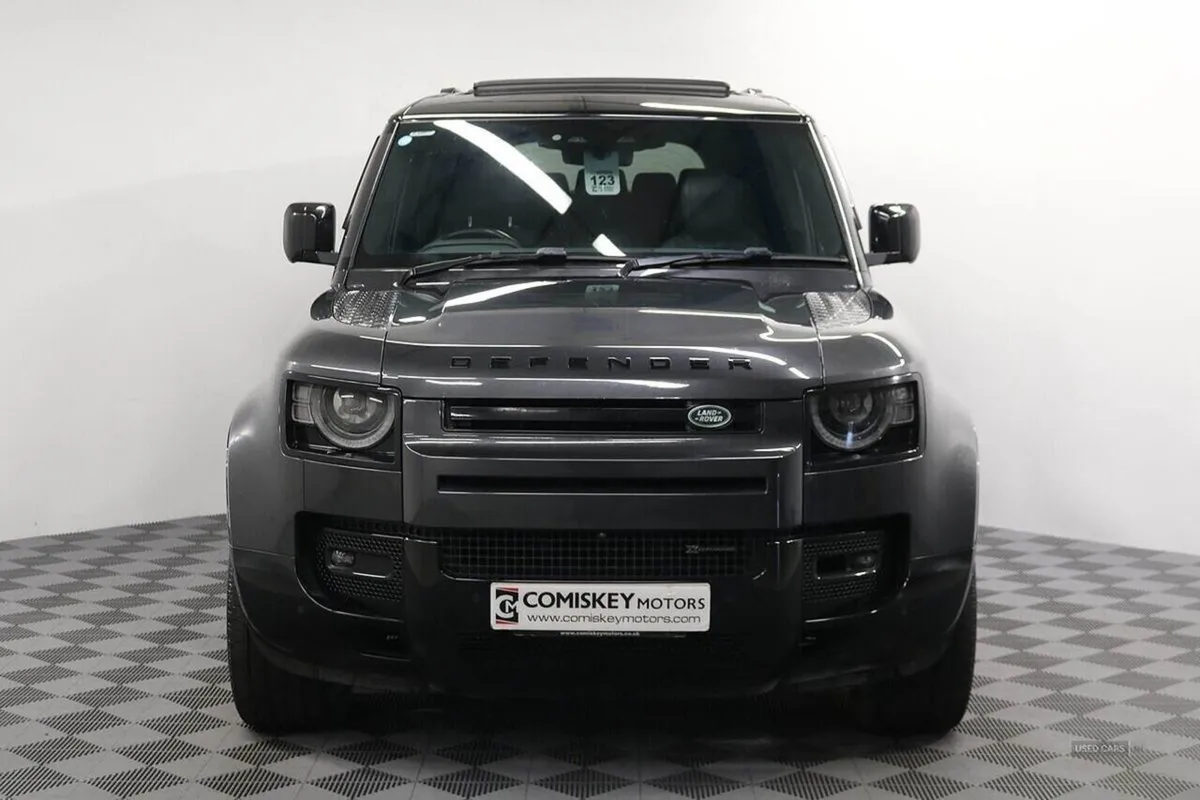 Land Rover Defender 110 D300 Mhev X-dynamic HSE - Image 2