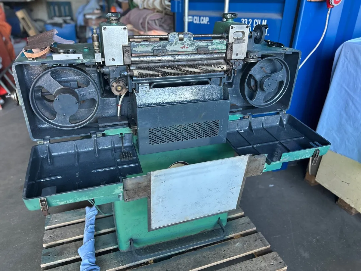 Camoga C 400 M – Leather Splitting Machine - Image 4