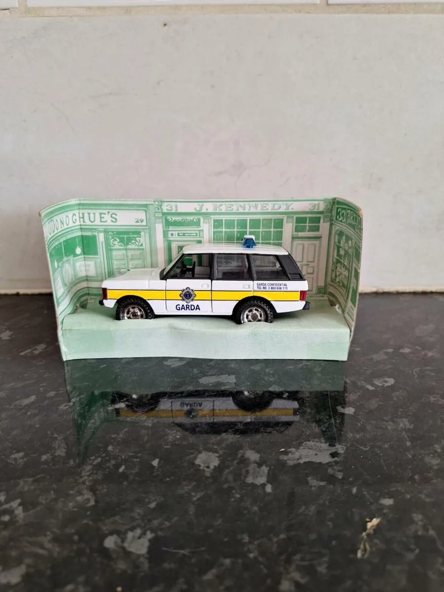 Corgi diecast Garda Range Rover - Image 1