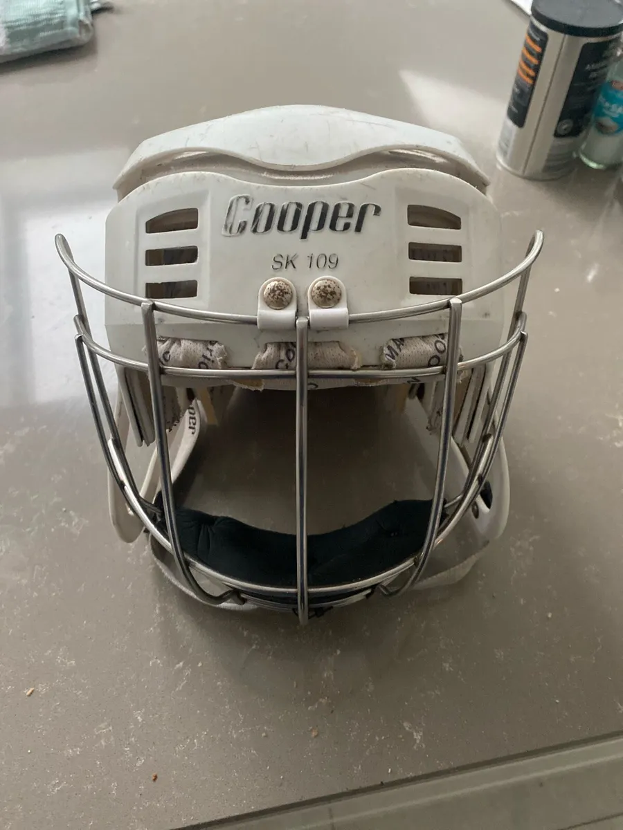 Hurling helmet - Image 1