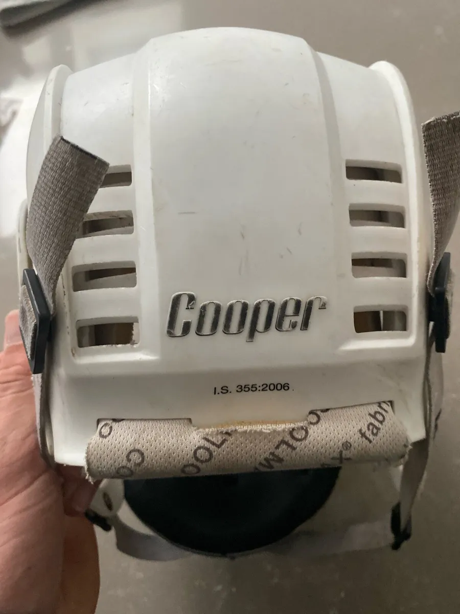 Hurling helmet - Image 3