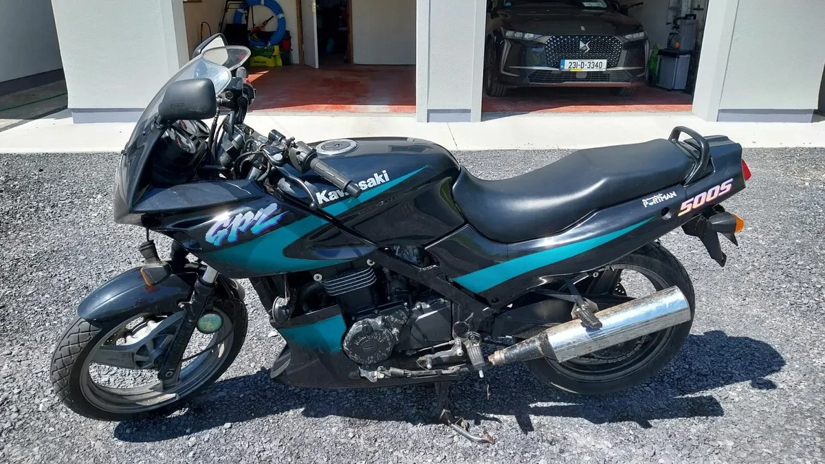 Kawasaki GPS500s motorbike - very low mileage - Image 1