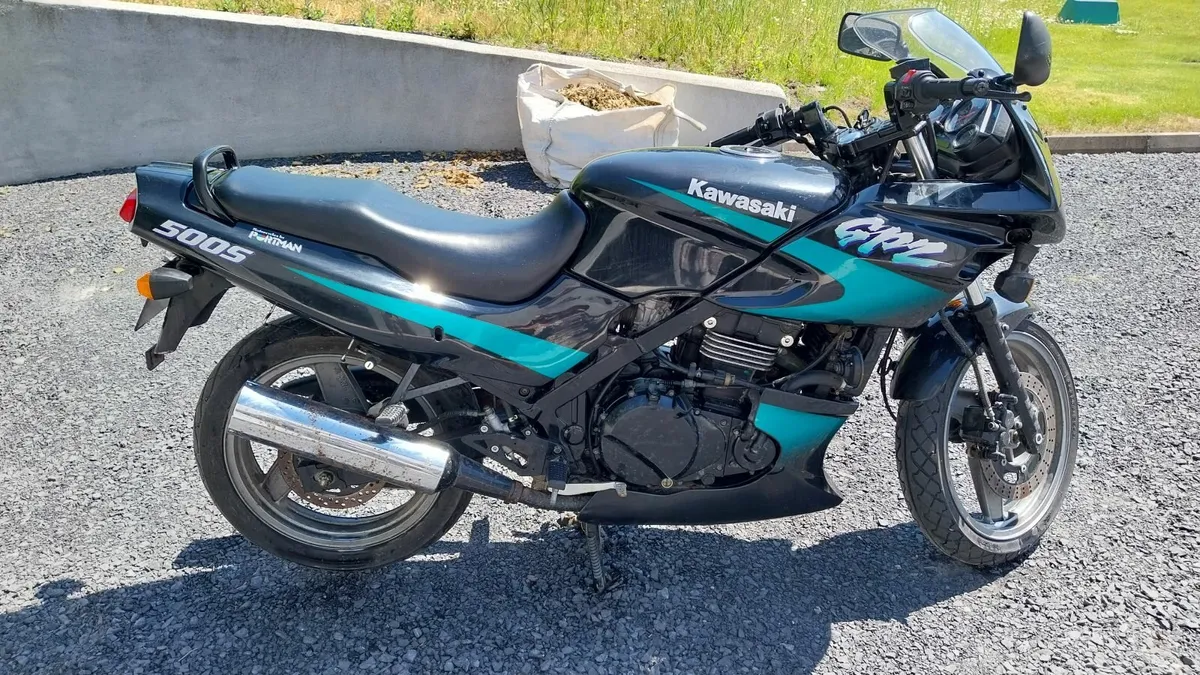 Kawasaki GPS500s motorbike - very low mileage - Image 4