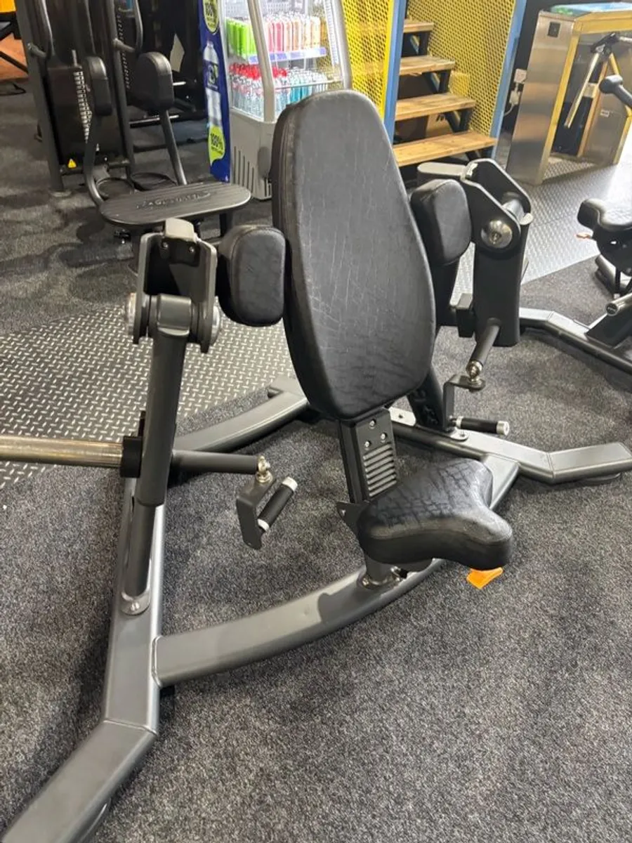 Bicep curl machine - Image 1