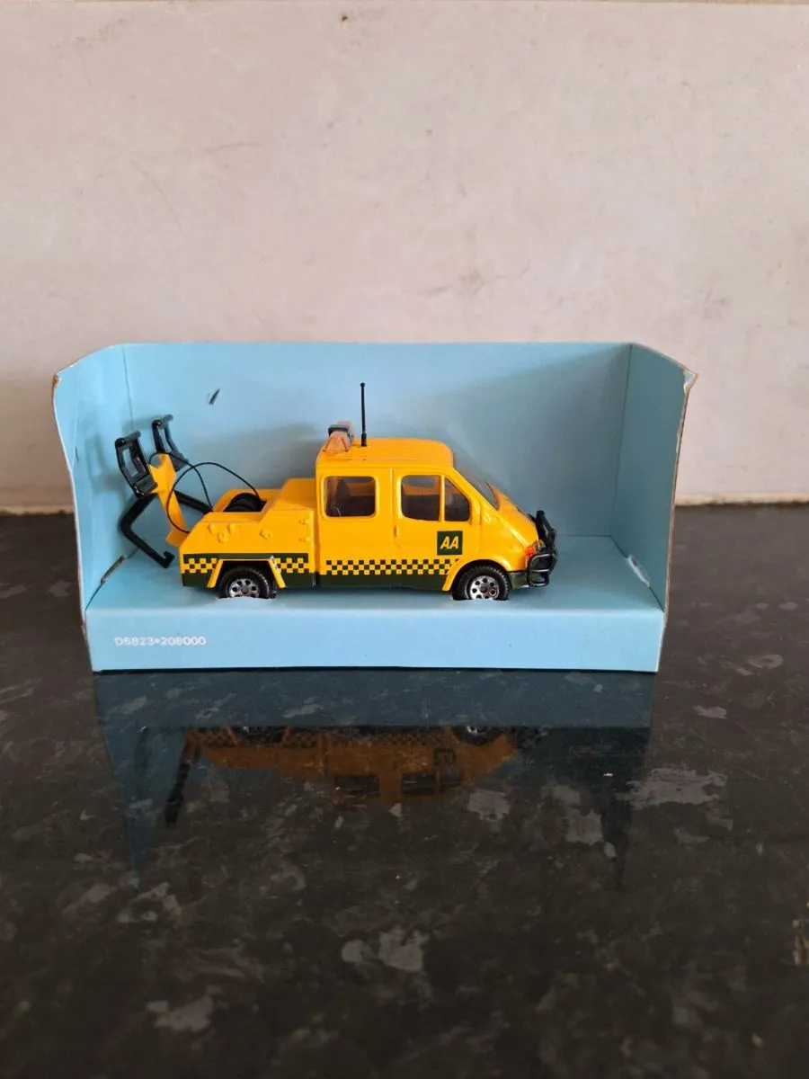 Corgi diecast AA Ford Transit - Image 2