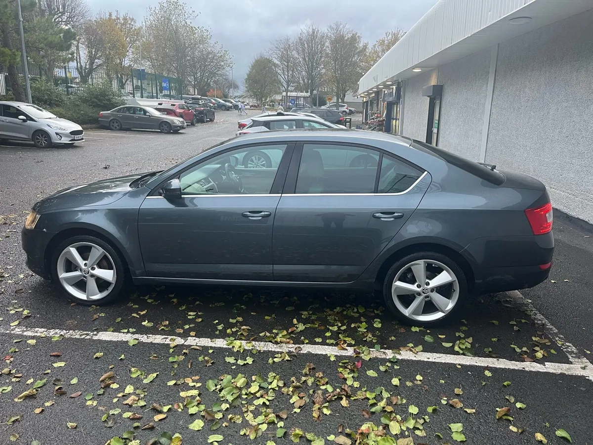 Skoda Octavia 1.6 TDI Elegance !!low mileage!! - Image 4