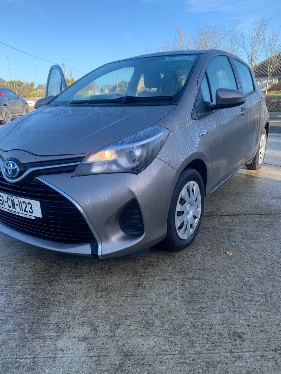 2015 Toyota Yaris - Image 2