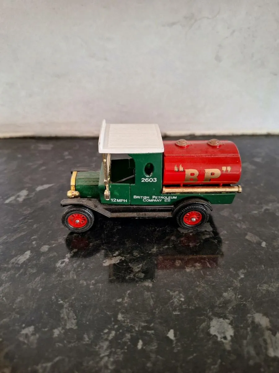 Matchbox diecast 1912 Ford Model T tankwagen - Image 2