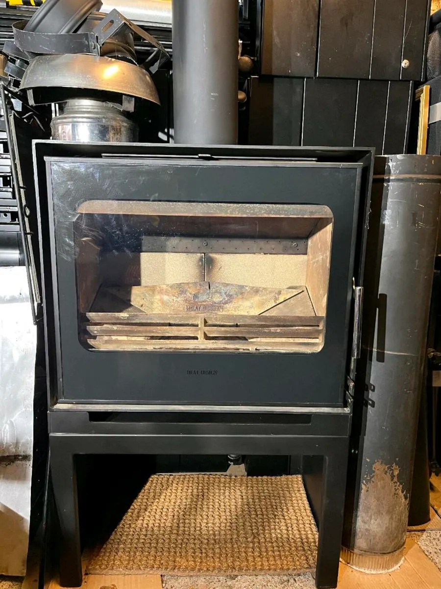 Heat Design Wood-Burning Stove – Excellent Conditi - Image 1