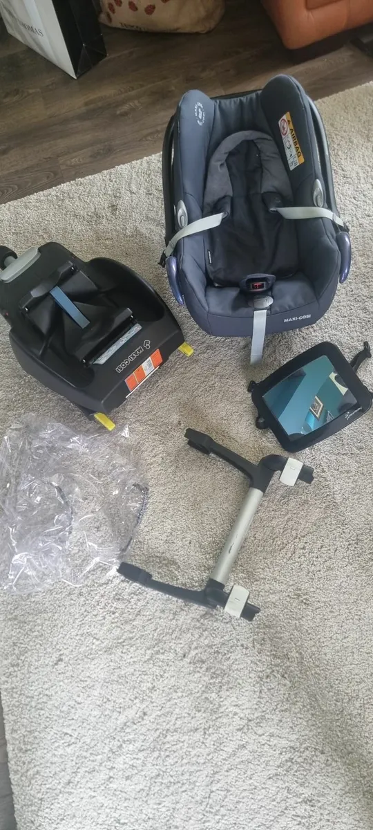 Maxi Cosy Car Seat & Isofix Base - Image 2