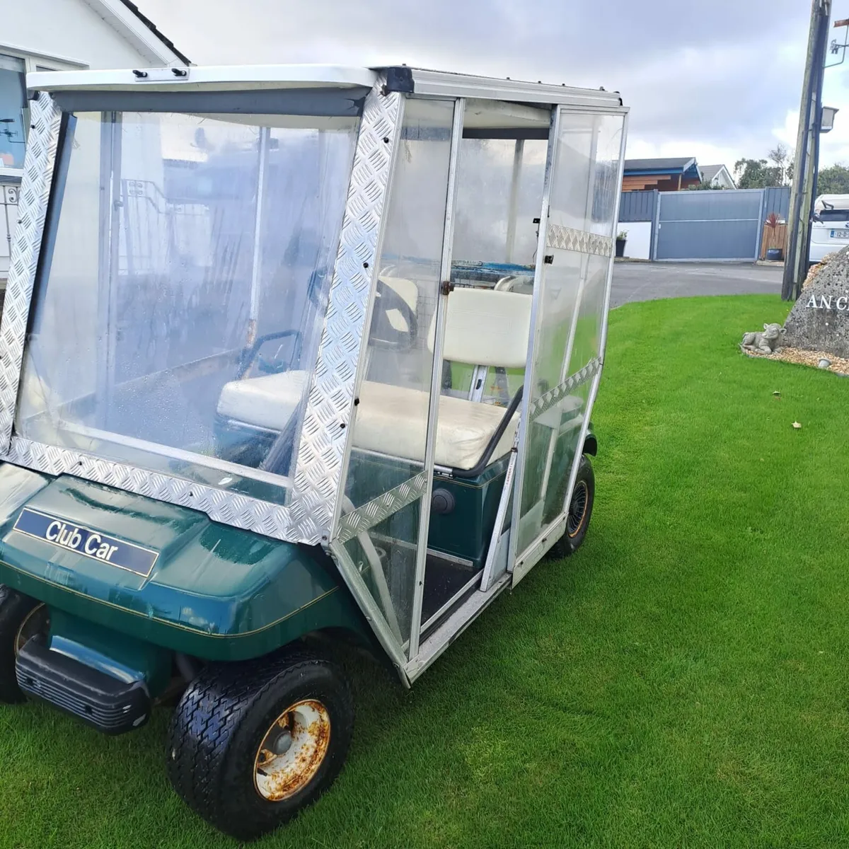 Golf buggy and trailer - Image 1