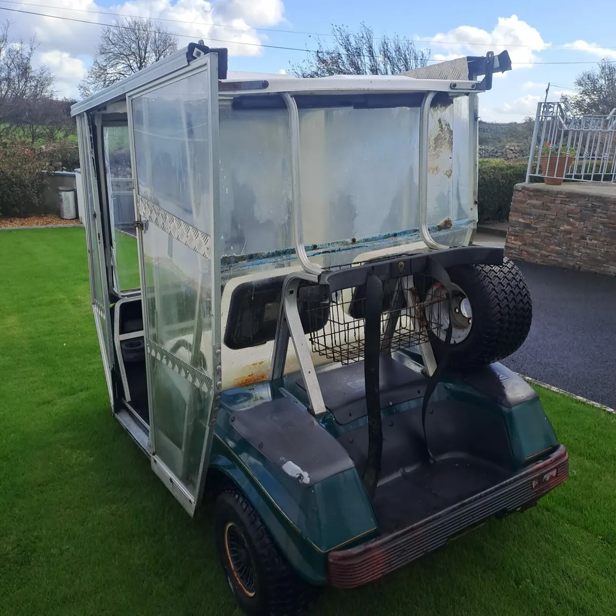 Golf buggy and trailer - Image 2