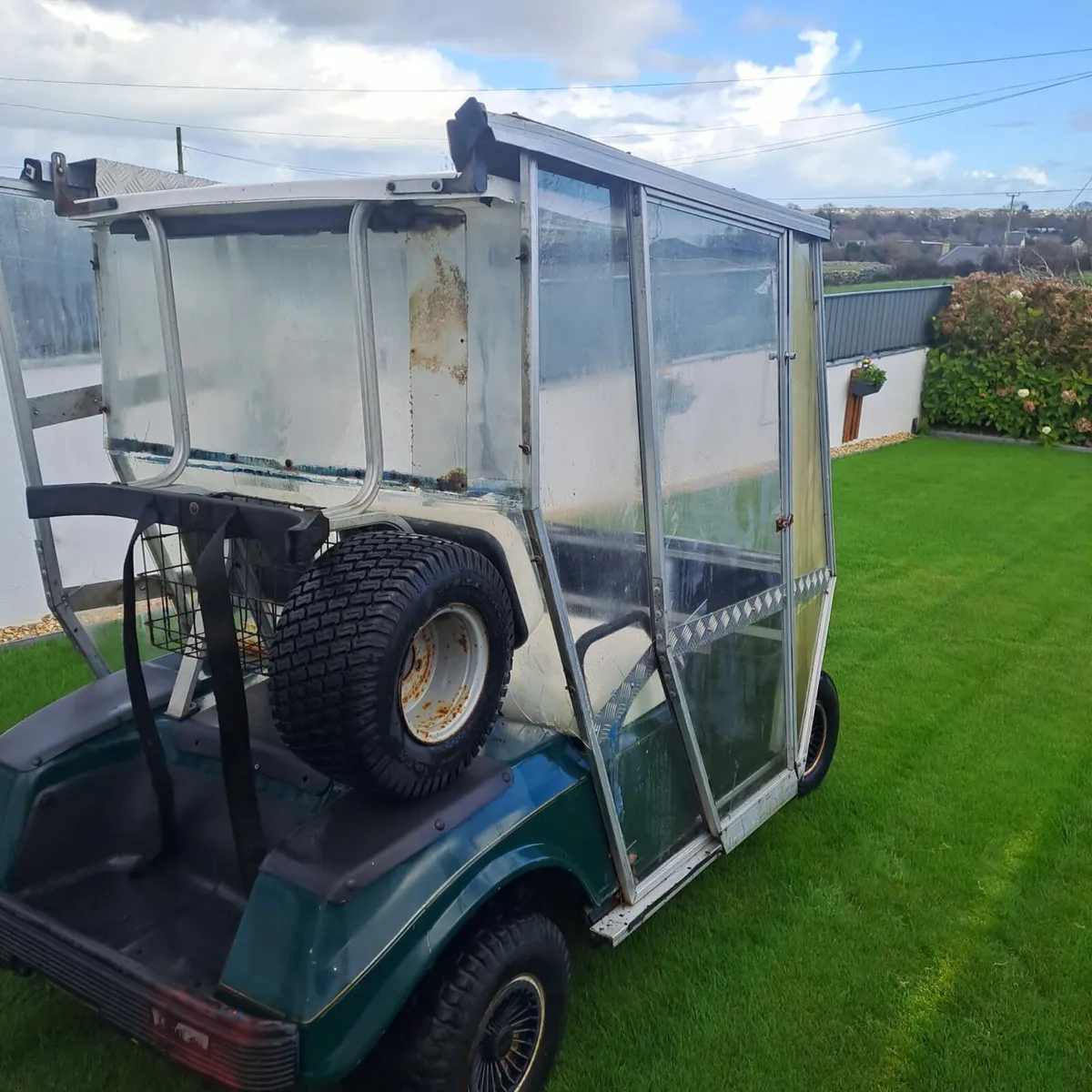 Golf buggy and trailer - Image 3