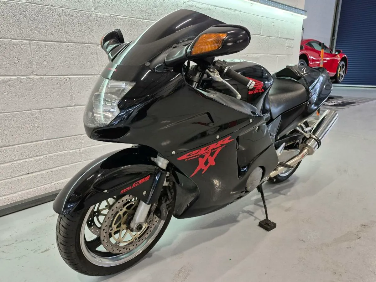 Honda CBR 1100 Super Blackbird *QUICK SALE NEEDED* - Image 2
