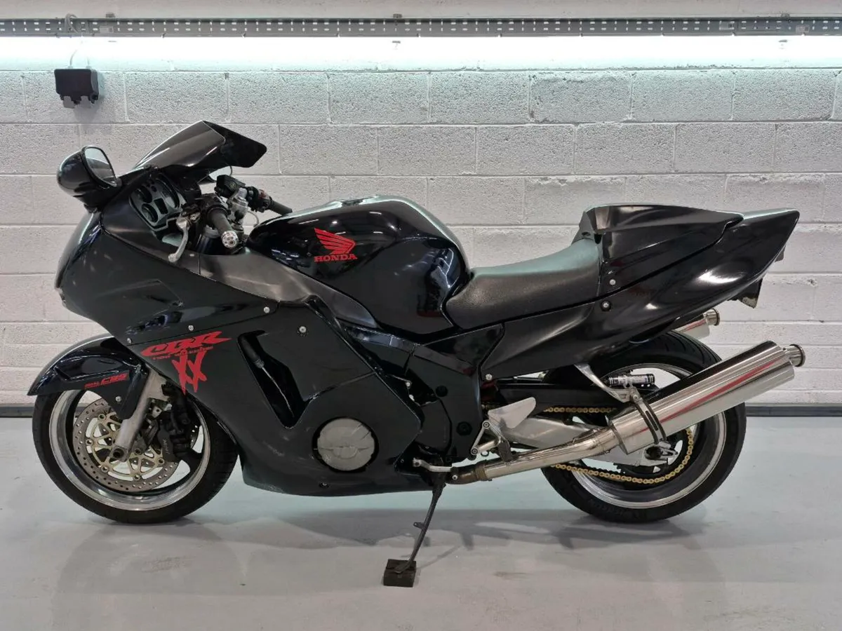 Honda CBR 1100 Super Blackbird *QUICK SALE NEEDED* - Image 3