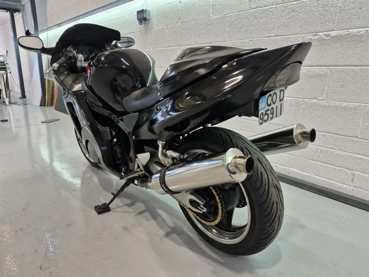 Honda CBR 1100 Super Blackbird *QUICK SALE NEEDED* - Image 4