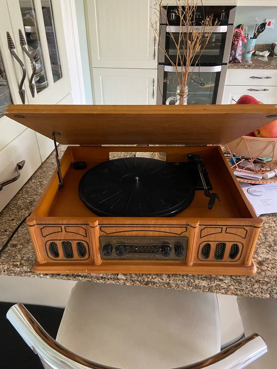 Prolectrix  Turntable. With. AM. FM. Radio - Image 1