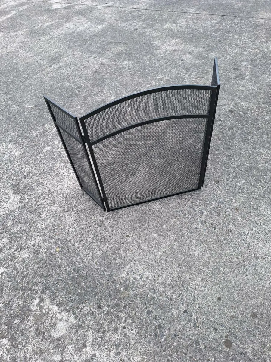 Black metal fire guard - Image 1