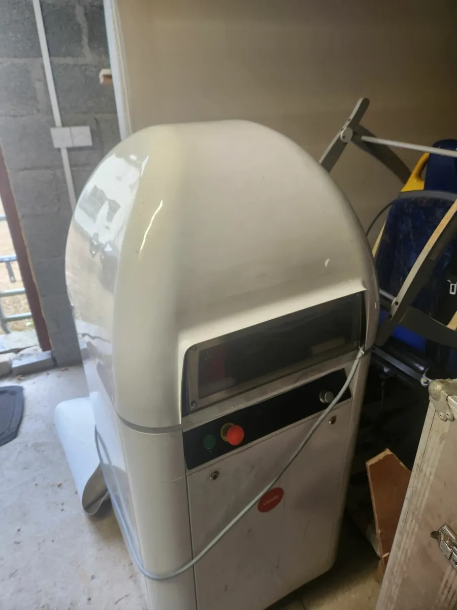 Pizza dough ball maker - Image 1