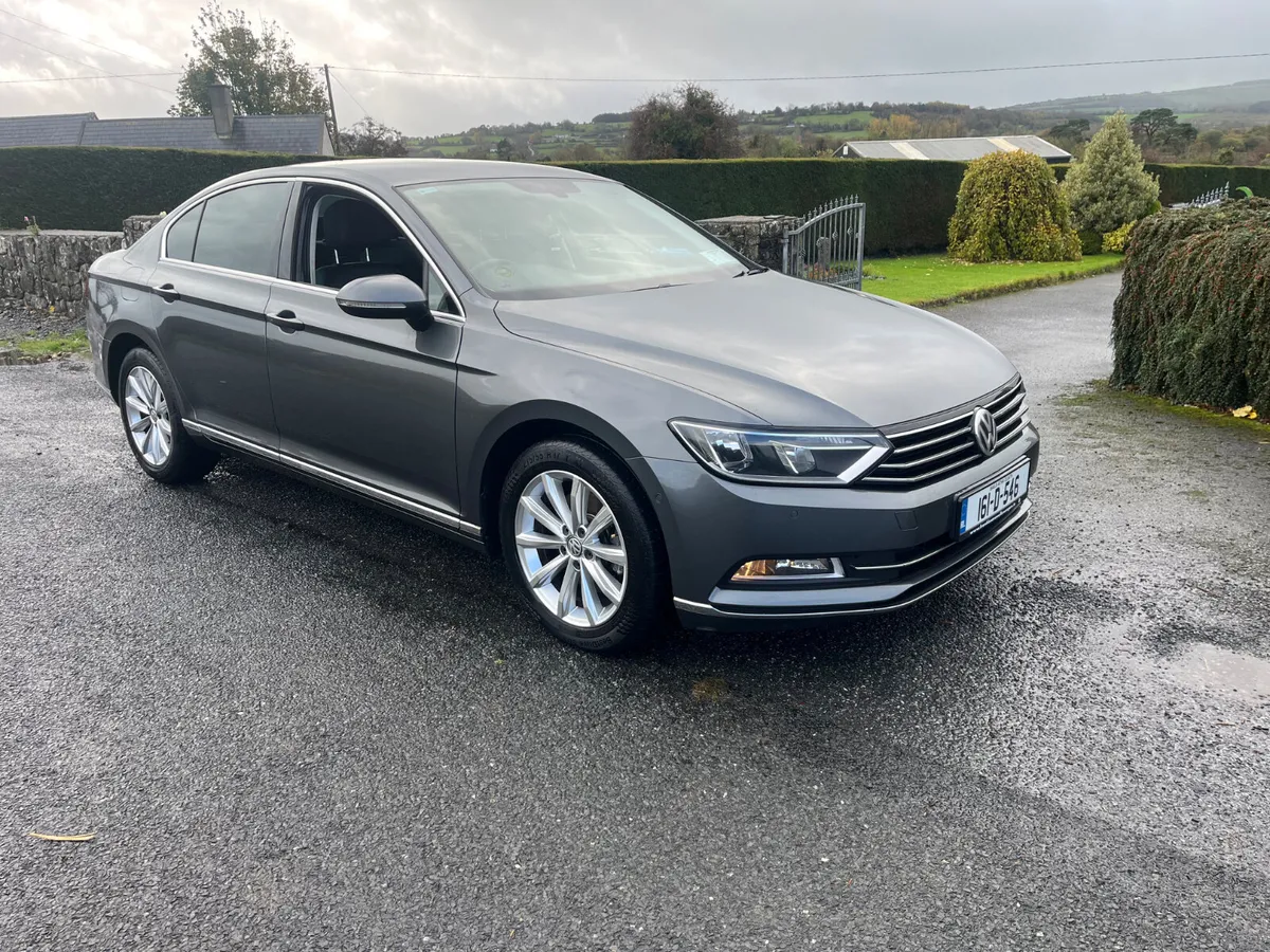 Volkswagen Passat highline  2016 1.6 low kms - Image 1