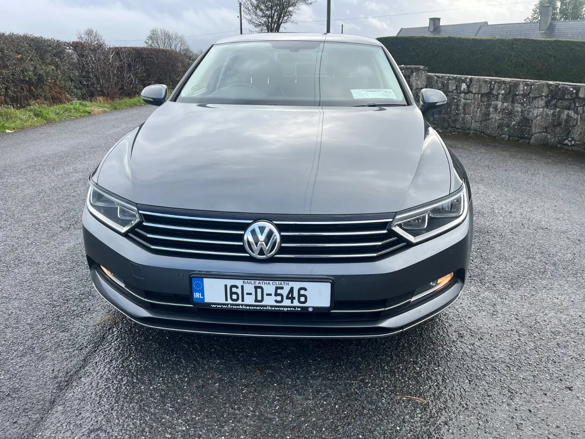 Volkswagen Passat highline  2016 1.6 low kms - Image 2