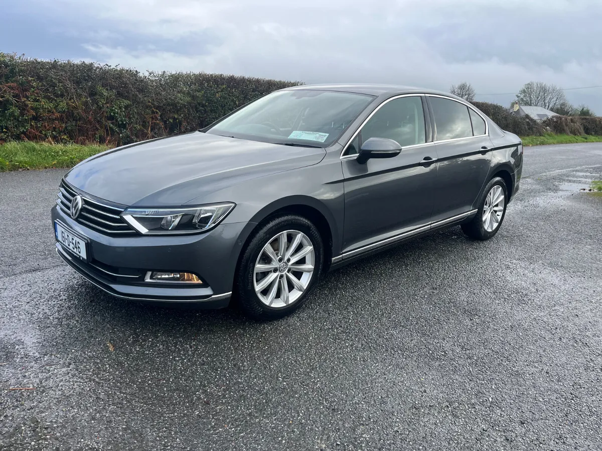 Volkswagen Passat highline  2016 1.6 low kms - Image 3