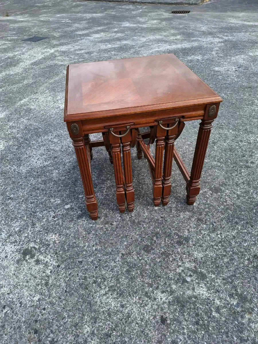 A beautiful and very unusual nest of tables - Image 1