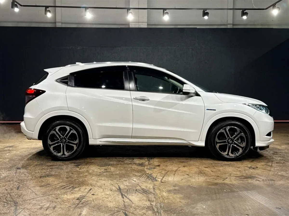 Honda Vezel 1.5 HYBRID - REVERSE CAMERA - CRUISE C - Image 3