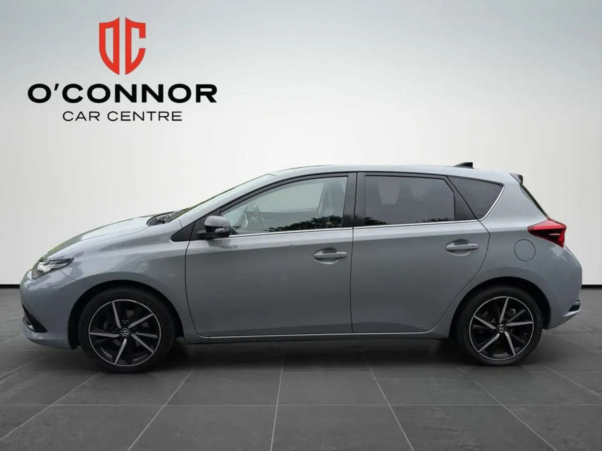 Toyota Auris “Stylish Enough for the Weekend, Sens - Image 4