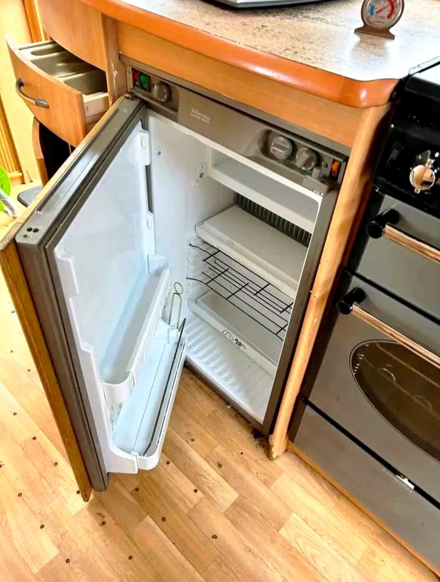 Twin Axle Caravan - Image 4