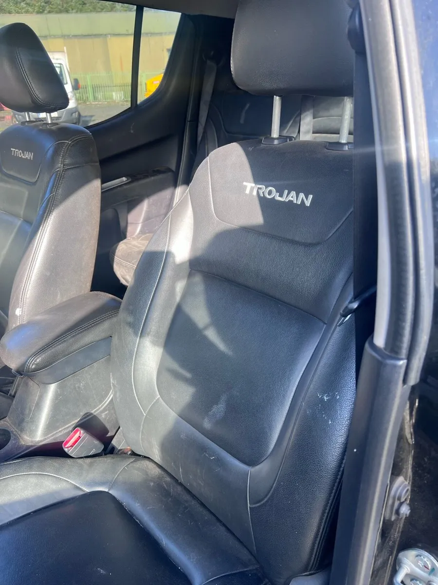 2014 Mitsubishi L200 Low mileage - Image 2