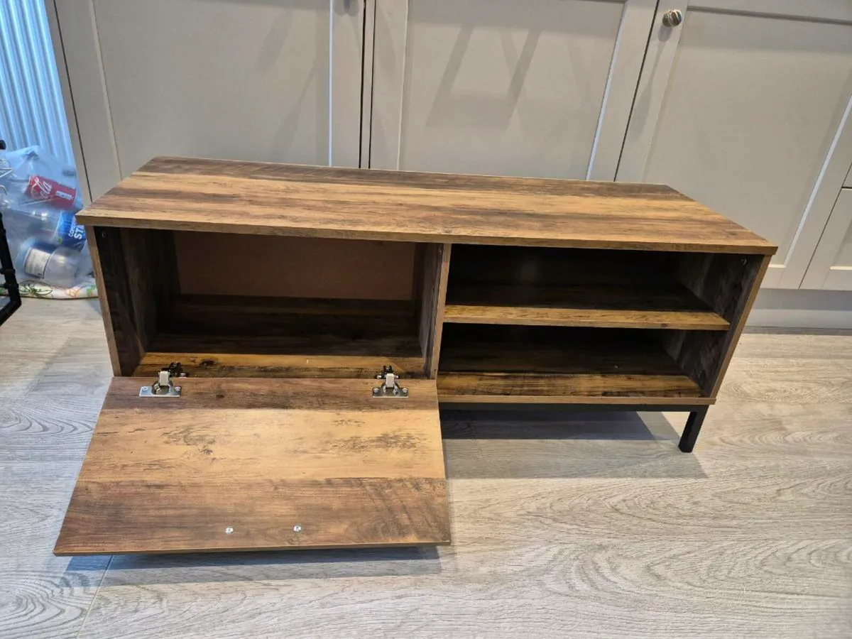 TV stand - Image 2