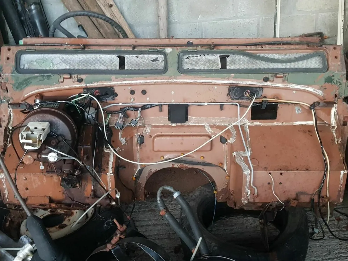 Land Rover 110 V8  1984  Project. - Image 2