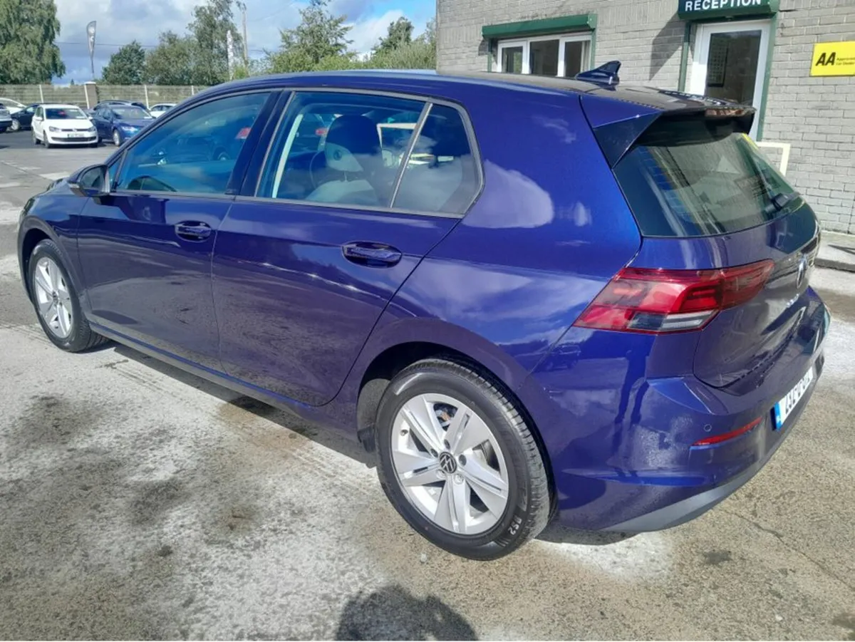Volkswagen Golf LIFE 2.0 TDI 115HP 5DR - Image 4