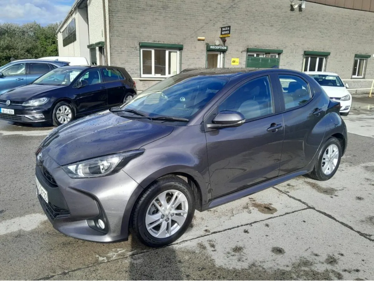 Toyota Yaris 1.0 LUNA 5DR - Image 2