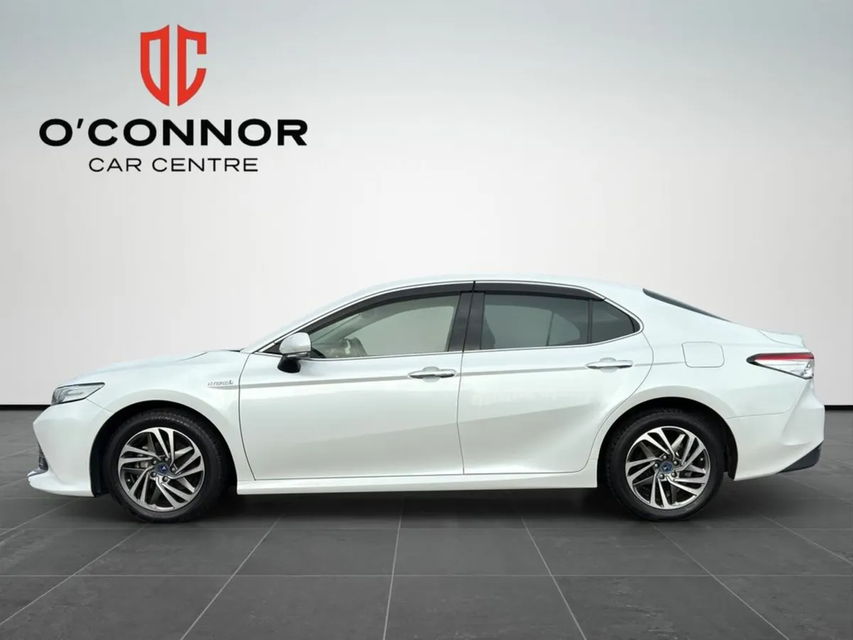 Toyota Camry “Hybrid comfort, Toyota reliability, - Image 4