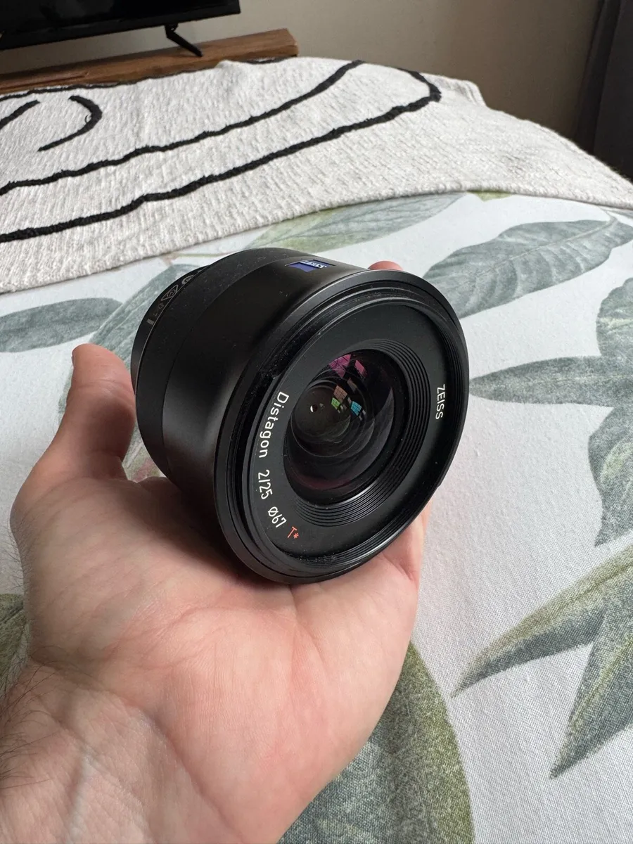ZIESS Batis 2/25 mirrorless lens - Image 4