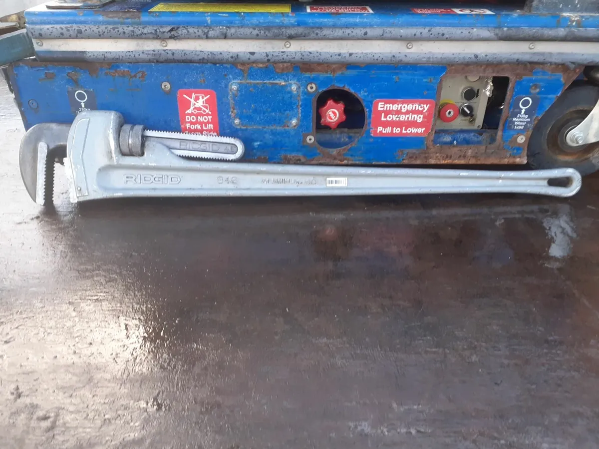 RIDGID 48" ALUMINIUM STILSONS - Image 1