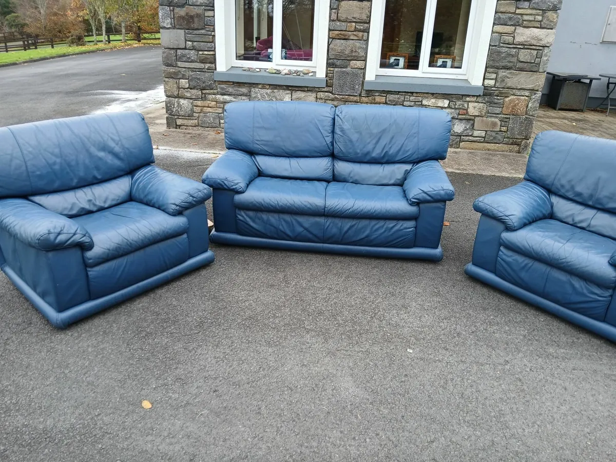 Couch and 2 chairs - Image 3